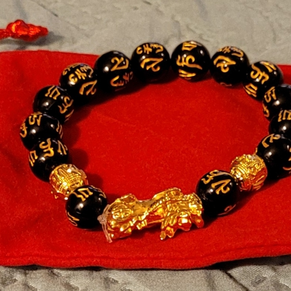 New Feng Shui Wealth/Prosperity Black Obsidian Stone Bracelet + Gold Pixiu Charm